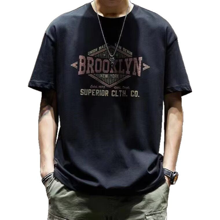 Short-sleeved T-shirts for men are loose and versatile