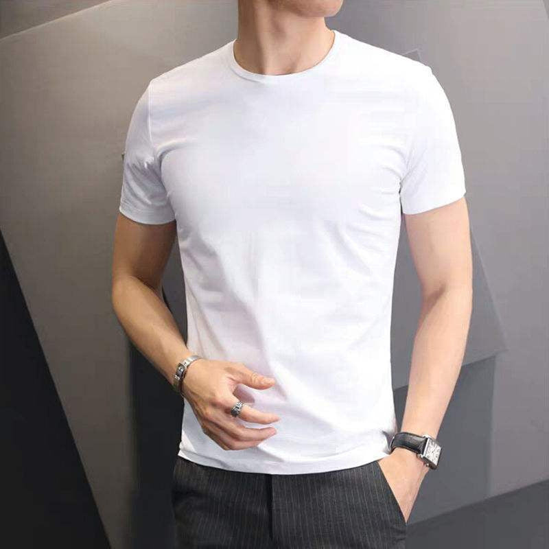 Short-sleeved T-shirts for men are loose and versatile