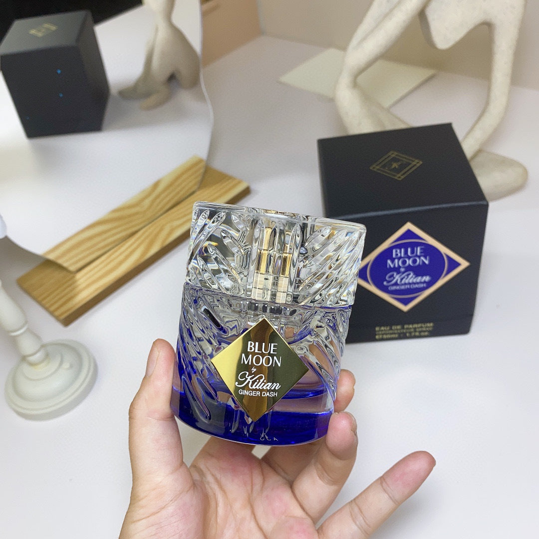 Elegant Oriental Tone Perfume Spray with Long-Lasting Fragrance